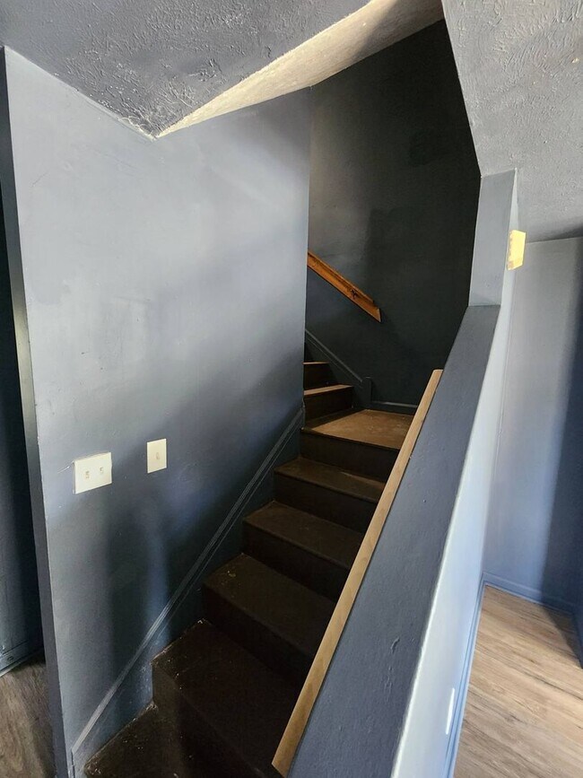 Building Photo - Charming 3-Bedroom Property in Prime Location