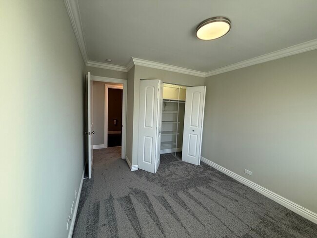 Building Photo - 298 Maplewood Ct