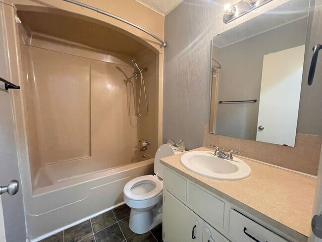 Building Photo - 5408 S Hutchinson Ct