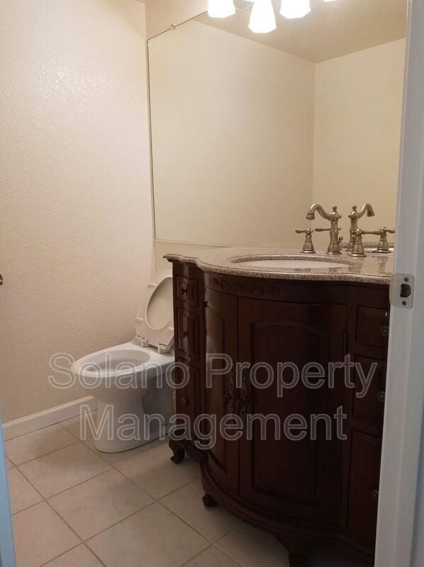 Building Photo - 1204 Shell Ct