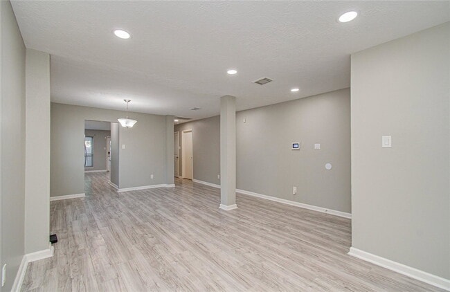 Building Photo - Village Park Drive, Missouri City, TX 77489 - 5 BR 2.5 BA single-family home