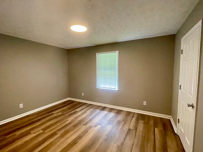 Building Photo - 425 Lexington Heights