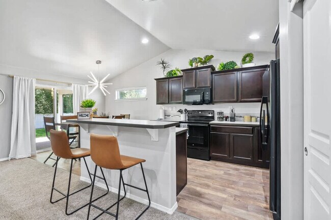 Building Photo - 2023 E Elm Grove Dr