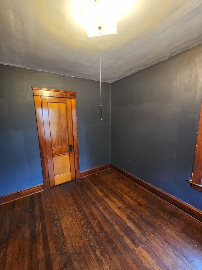 Building Photo - 15714 Holmes Ave