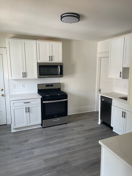 Building Photo - 2001 Grand St NE