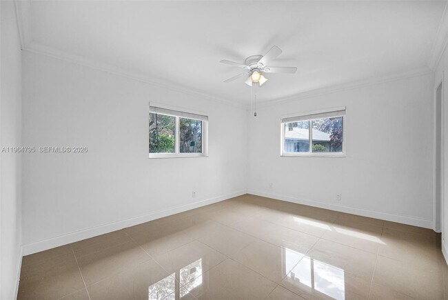 Building Photo - 820 E Cypress Ln