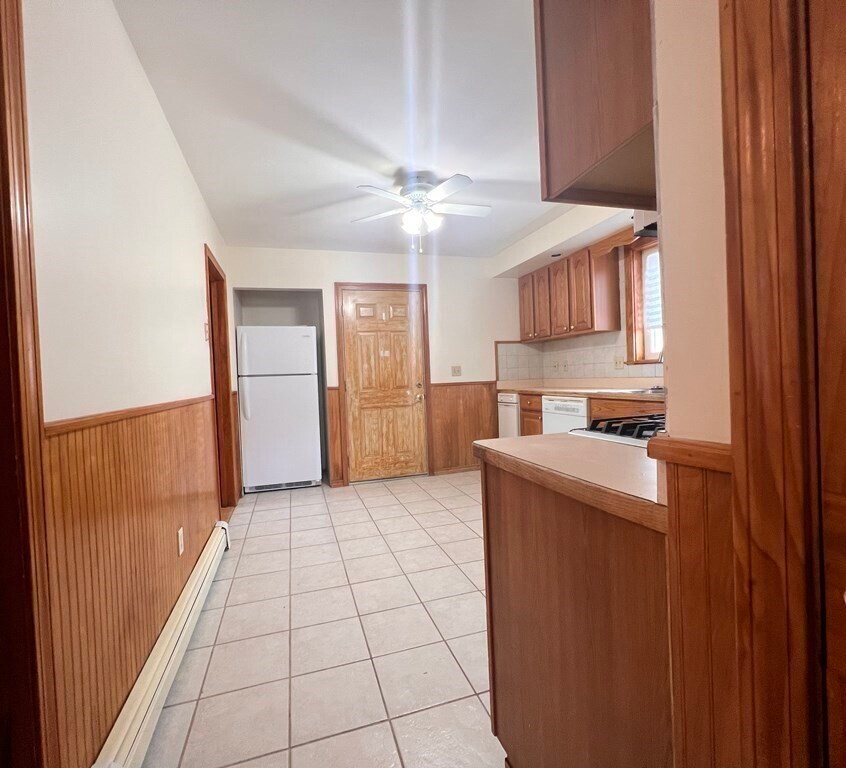 Building Photo - 114 Thorndike St