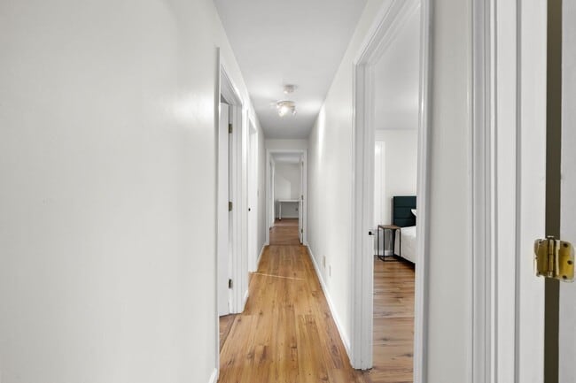 Building Photo - 31 Moulton Ave