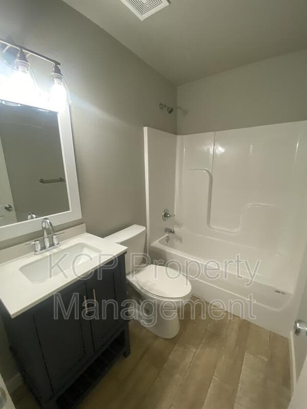 Building Photo - 1813 Osage St