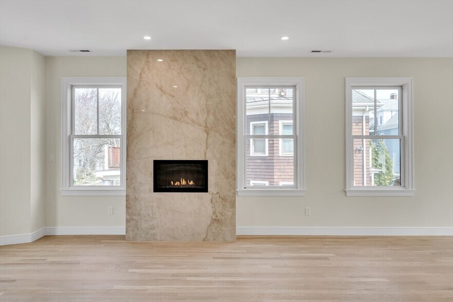 Building Photo - 77 Thorndike St