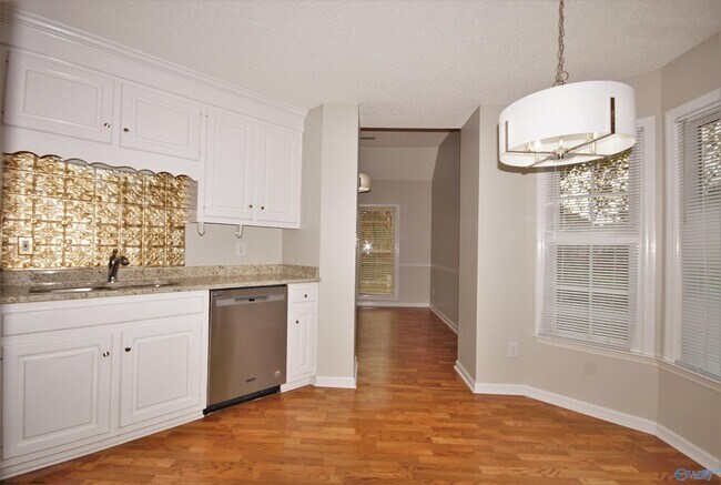 Building Photo - 115 Markum Ln