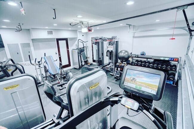 Building Photo - 13300 Biscayne Bay Terrace