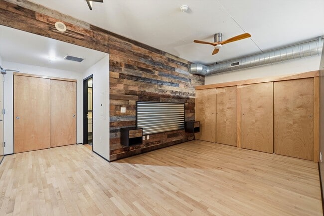 Building Photo - 1 Month Free! Modern + Spacious Pearl District Condo Including 24/7 Security +1  Secured Parking ...