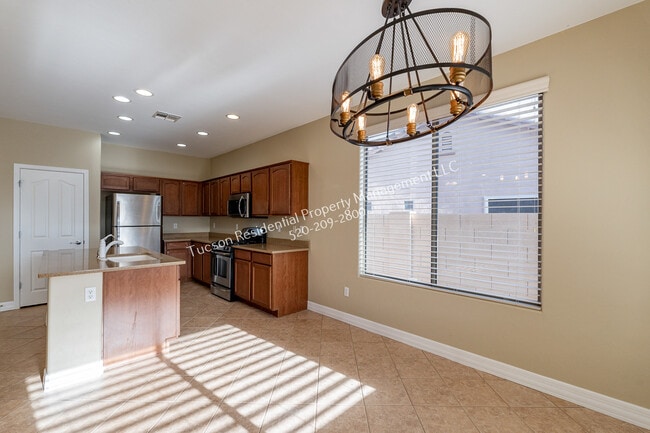 Building Photo - 799 West Camino Tunera