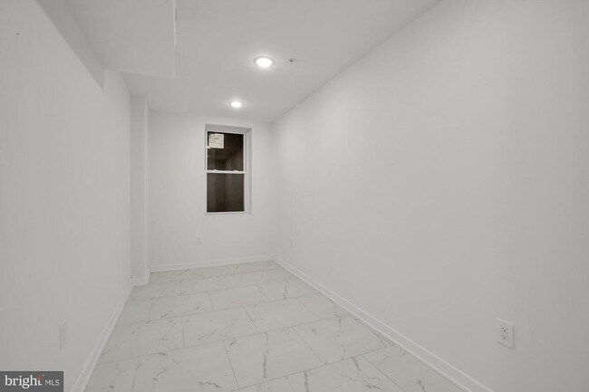 Building Photo - 2670 Braddock St