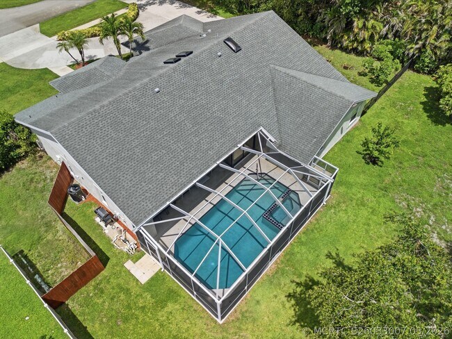 Building Photo - 15600 Rolling Meadows Cir