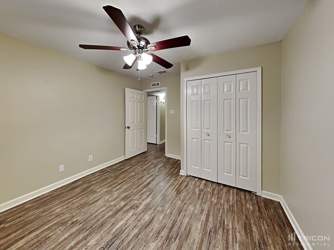 Building Photo - 1005 Llano Trail