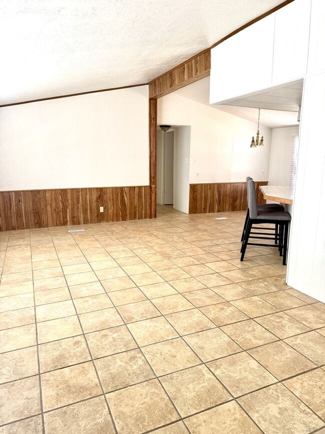 Building Photo - Beautiful Home with Quiet Location