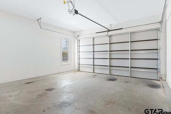 Building Photo - 522 W Erwin St