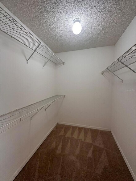 Building Photo - 33 Rybark Ln