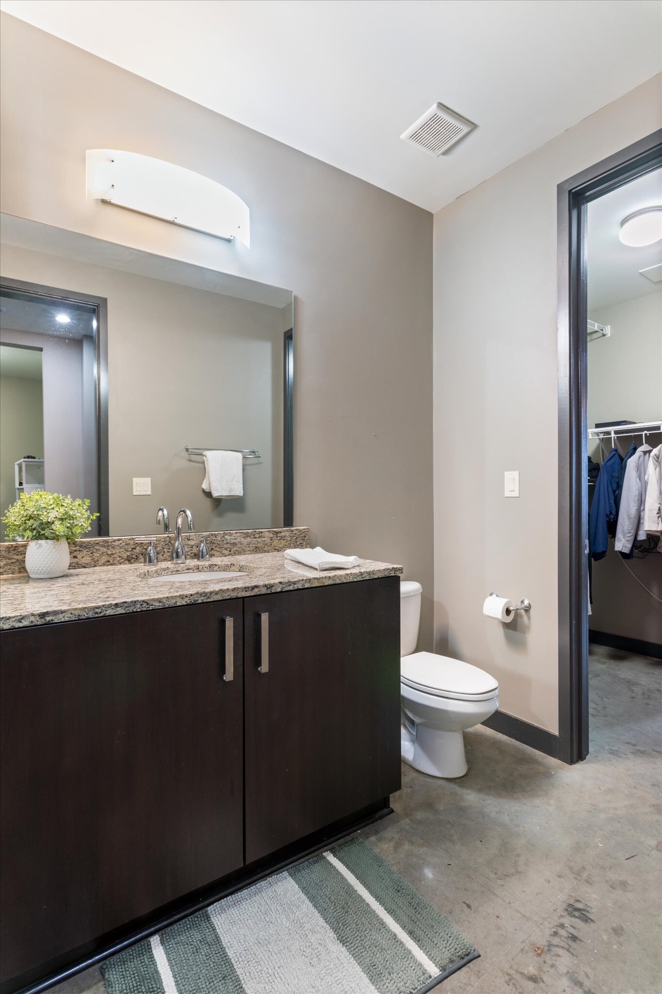 Building Photo - 1510 Demonbreun St