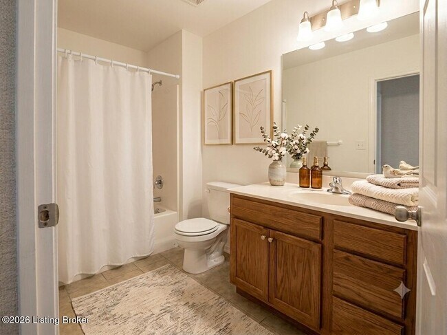 Building Photo - 3802 Falcon Crest Dr