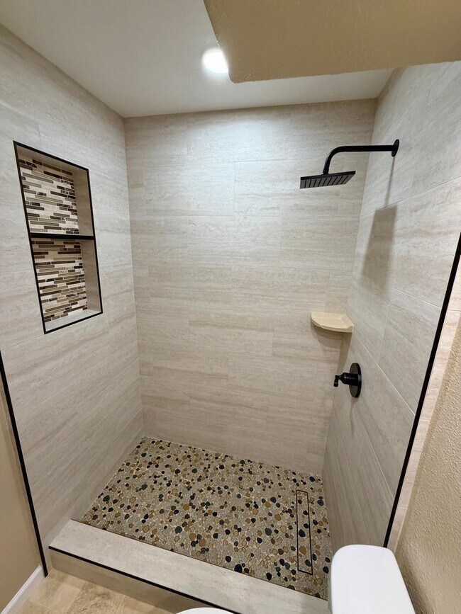 Building Photo - PROMOTIONAL - Tenant Signed Lease for 7/1/26 - Have the rest of June for free!!!!