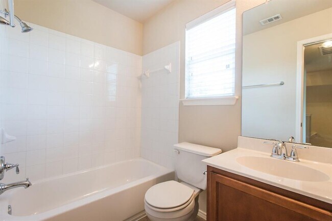 Building Photo - 1521 Huckleberry Ln
