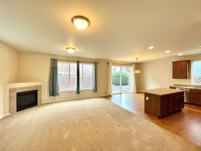 Building Photo - Modern 2017 Built Home in Silver Lake