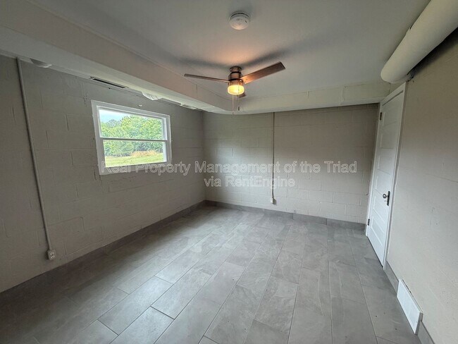Building Photo - 2345 Griffith Rd