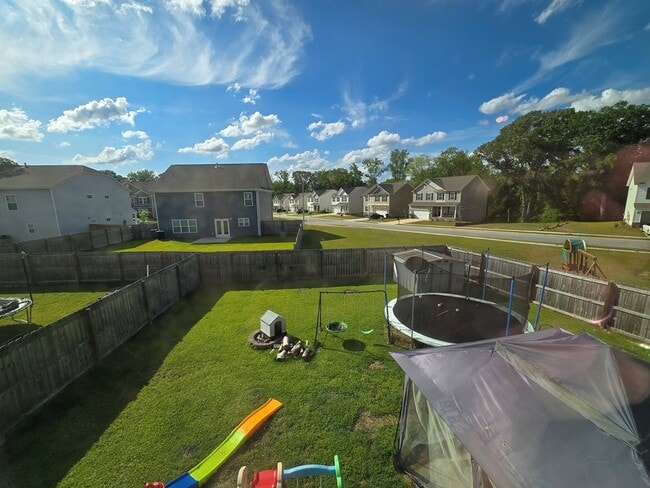 Building Photo - 1718 Smalls Dr