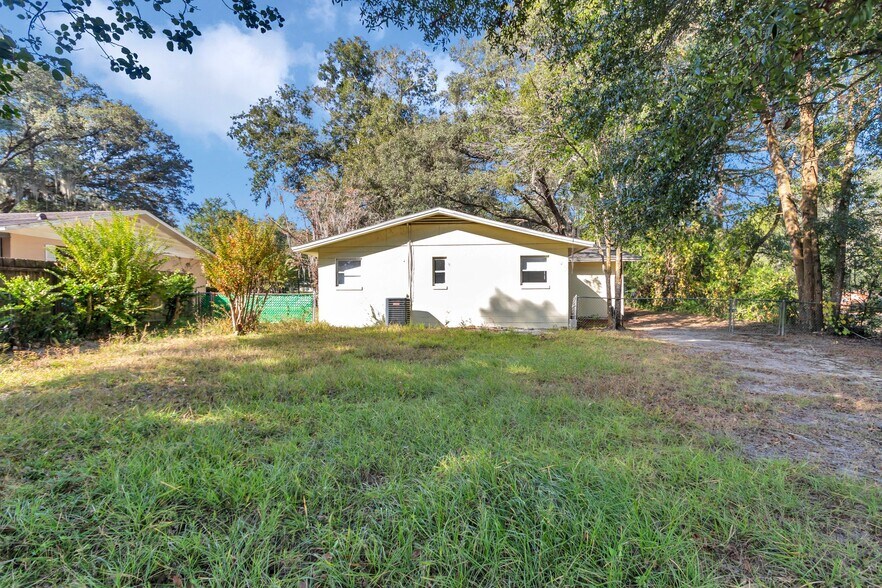 Building Photo - 1031 NE 39th Ct