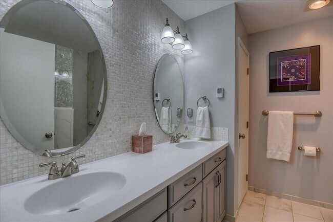 Building Photo - Central Valley 3 Bedroom Home with Finished Basement
