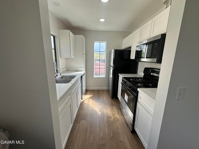 Building Photo - 2554 Olive Dr