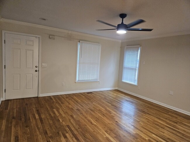 Building Photo - 907 11th Ave N