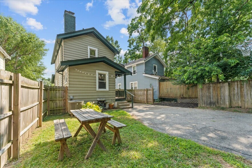 Building Photo - 3126 Mapleleaf Ave