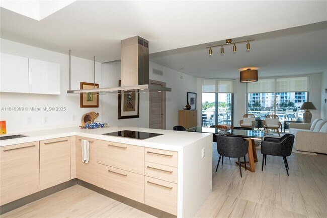Building Photo - 17301 Biscayne Blvd