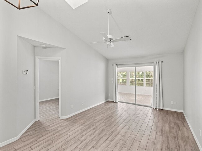 Building Photo - 1868 Sixty Oaks Ln