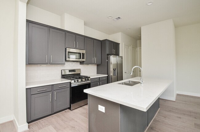 Building Photo - 1103 Fuschia Rd