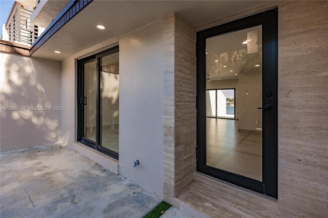 Building Photo - 7238 Jacaranda Ln