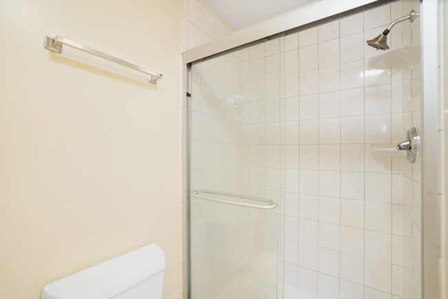 Building Photo - 4339 Cedarlake Ct