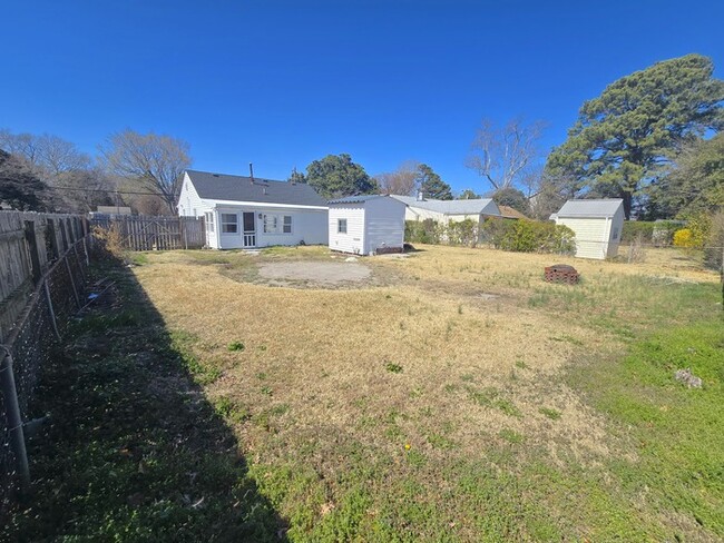 Building Photo - SPACIOUS 3 BEDROOM HOME LOCATED IN NORFOLK...