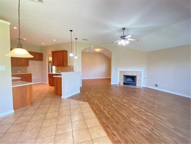 Building Photo - 1013 Kensington Castle Trl