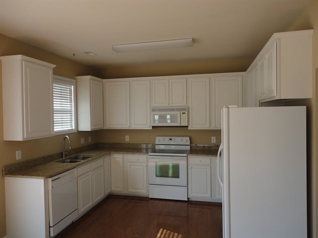 Building Photo - 10 Canso St