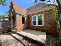 Building Photo - ADORABLE duplex in fantastic Brookside loc...