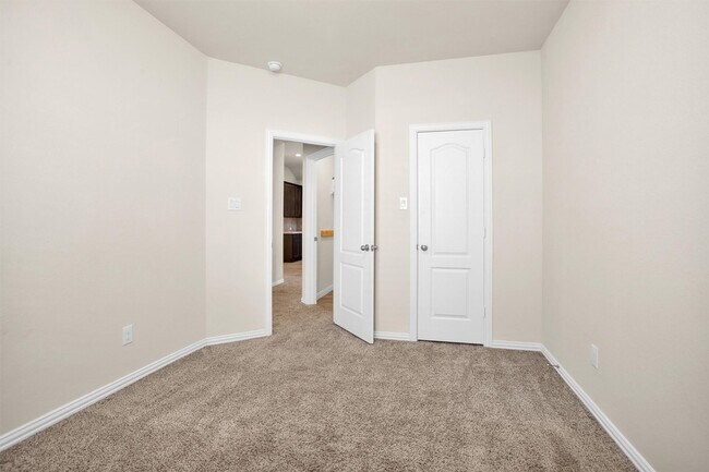 Building Photo - 223 Shoreview Dr