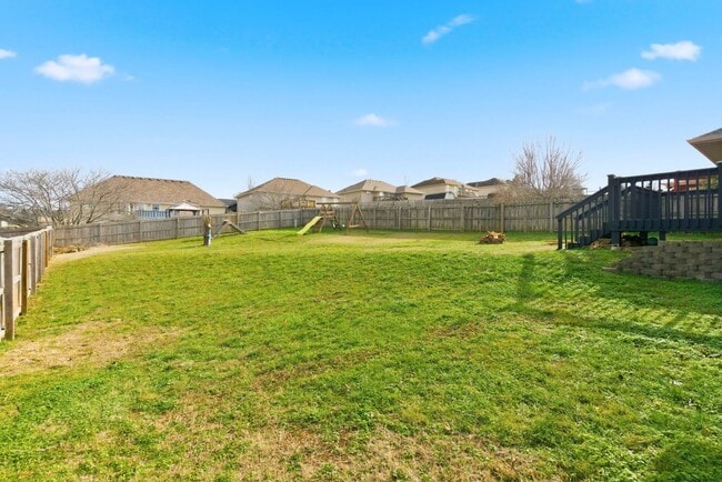 Building Photo - 3 Bedroom | 2 Bathroom | 2 Car Garage | Springfield MO | Fenced Back Yard!