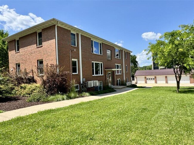 Building Photo - 2-bed 1-bath Apartment