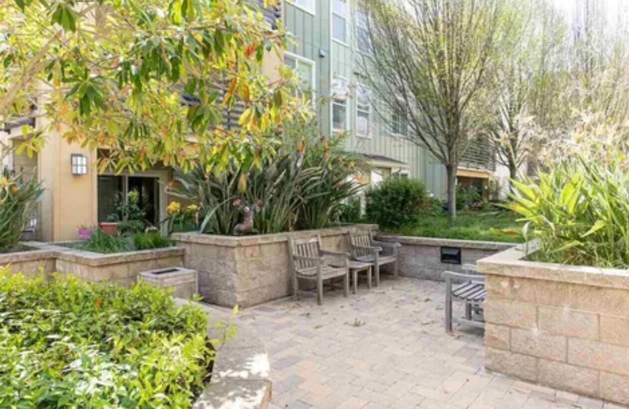 Building Photo - 4463 Hyde Cmn