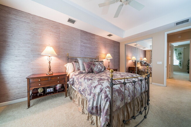 Building Photo - 11860 Valencia Gardens Ave